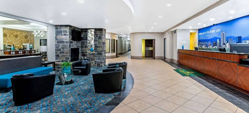 丹佛盖特威公园拉昆塔温德姆套房酒店(La Quinta Inn & Suites by Wyndham Denver Gateway Park)图片