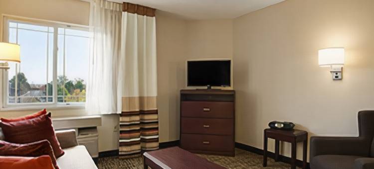 底特律法明顿山美茵斯坦套房酒店(MainStay Suites Detroit Farmington Hills)图片