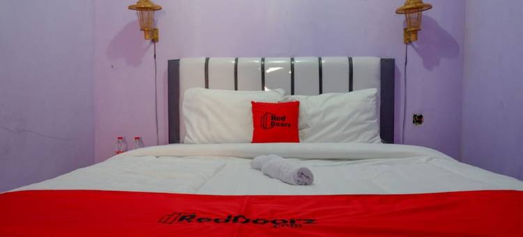 红多兹家庭旅馆Jatijajar洞穴2(RedDoorz Near Goa Jatijajar 2)图片