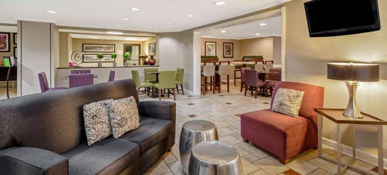 迈阿密机场东拉昆塔温德姆套房酒店(La Quinta Inn & Suites by Wyndham Miami Airport East)图片