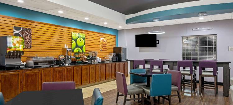 塔尔萨机场博览广场拉昆塔温德姆套房酒店(La Quinta Inn & Suites by Wyndham Tulsa Airpt / Expo Square)图片