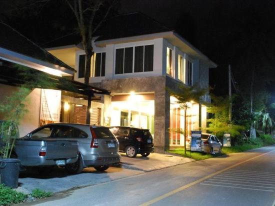 萊拉池小村酒店