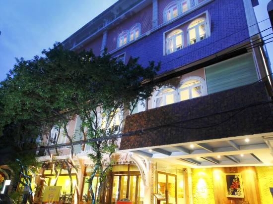 素坤逸8號薩利酒店