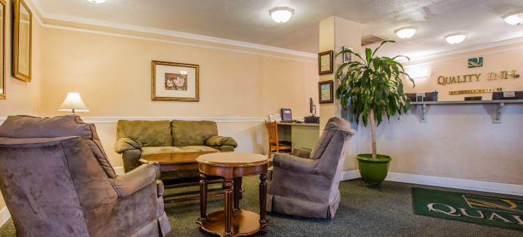 雷丁I-5附近凯艺酒店(Quality Inn Redding Near I-5)图片