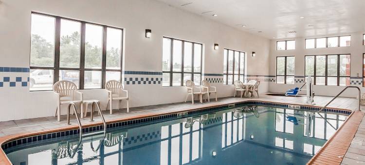 塞克斯顿I-55舒适套房酒店(Comfort Inn & Suites Sikeston I-55)图片