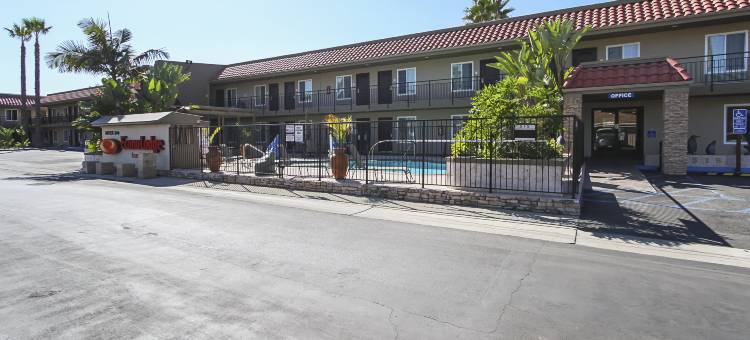 埃斯孔迪多市中心套房及伊克诺旅馆(Econo Lodge Inn & Suites Escondido Downtown)图片