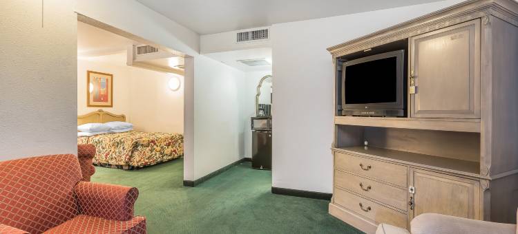 巴顿威洛贝克斯菲尔德经济旅馆I-5(Economy Inn Buttonwillow Bakersfield I-5)图片