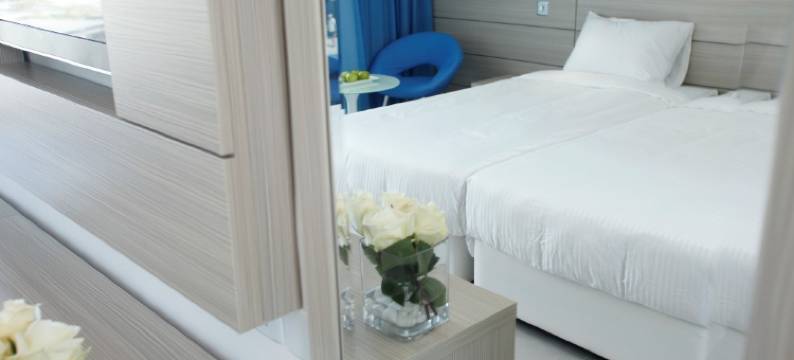 丽曼纳基海滩酒店(Limanaki Beach Hotel & Suites)图片