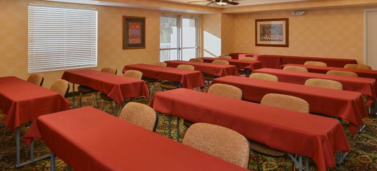 凤凰城贝蒙特/坦佩大学酒店及套房by Wyndham(Baymont Inn & Suites by Wyndham Tempe University/Phoenix)图片
