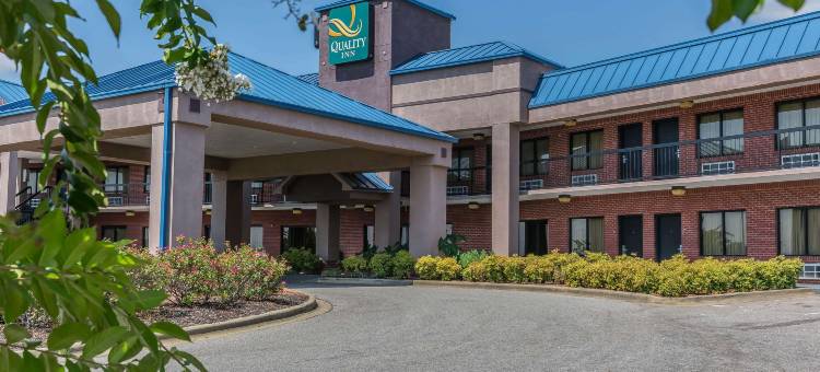 卡莱拉I-65出口231号凯艺酒店(Quality Inn Calera I-65 Exit 231)图片