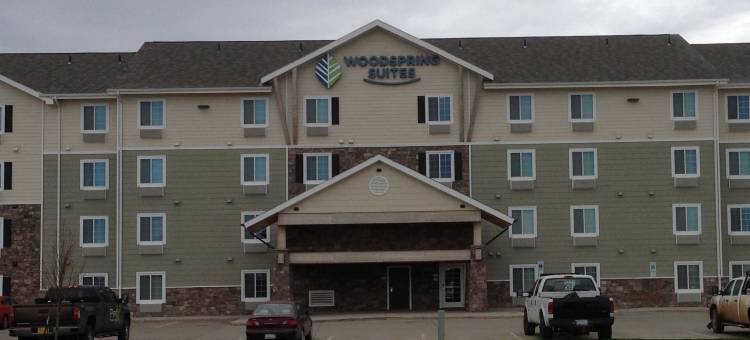 沃特福德市郊区开放式客房酒店(Suburban Studios Watford City)图片