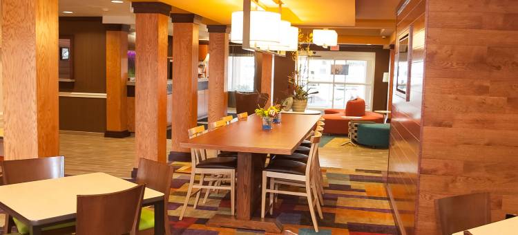 舒适套房酒店阿克伦南(Comfort Inn & Suites Akron South)图片