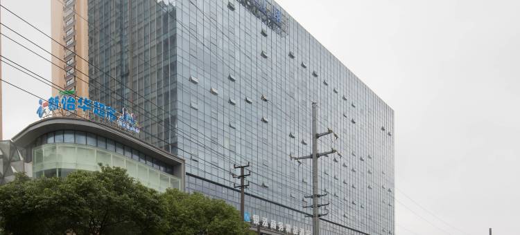 银泓商务精品酒店(常州大学城武进高铁站店)图片