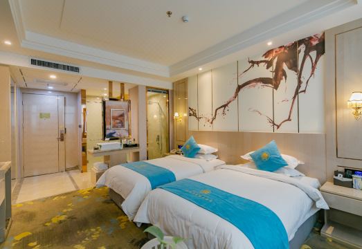 Venice International Hotel Hotel Overview