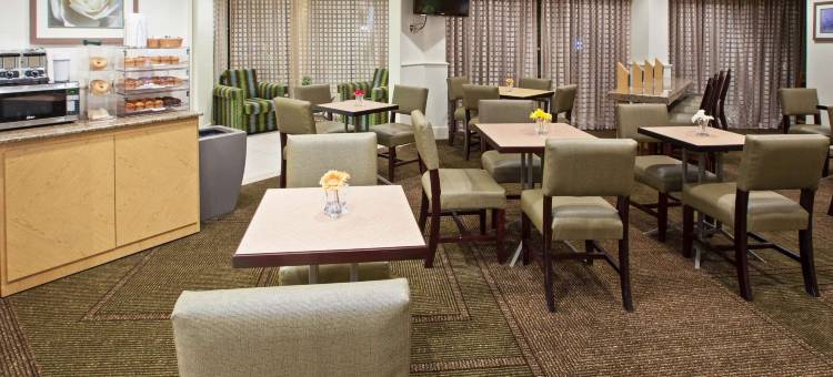 纳什维尔机场奥普里兰拉昆塔温德姆套房酒店(La Quinta Inn & Suites by Wyndham Nashville Airport/Opryland)图片