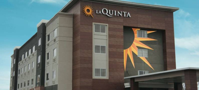 威奇托机场拉昆塔温德姆套房酒店(La Quinta Inn & Suites by Wyndham Wichita Airport)图片