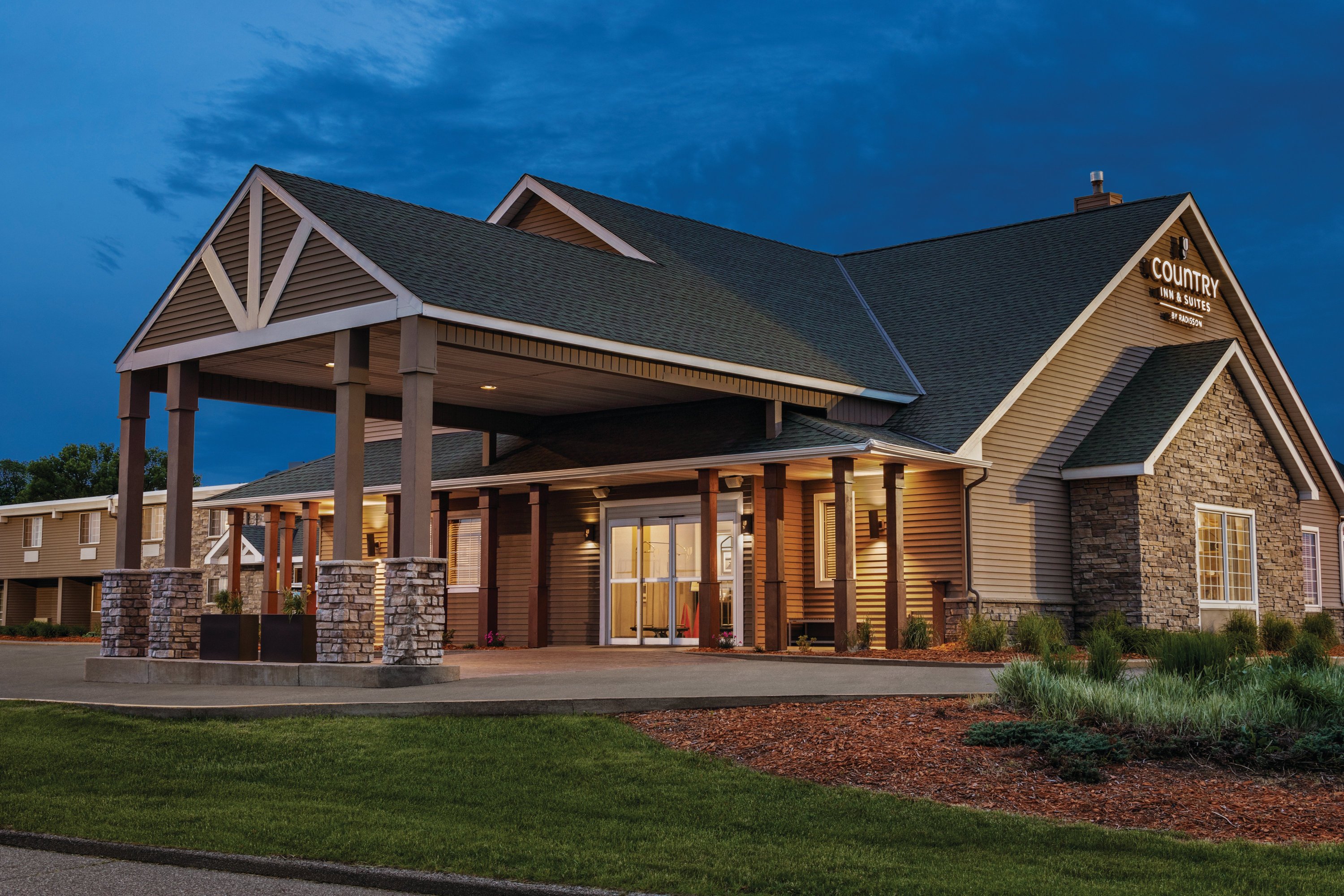 Country Inn & Suites by Radisson, Woodbury, MNOver view