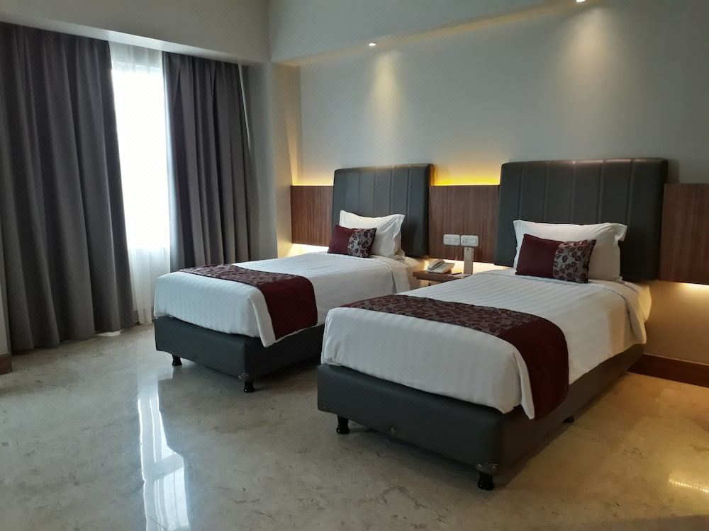 Hotel Demelia Panakkukang Makassar Hotel Reviews And Room Rates - 