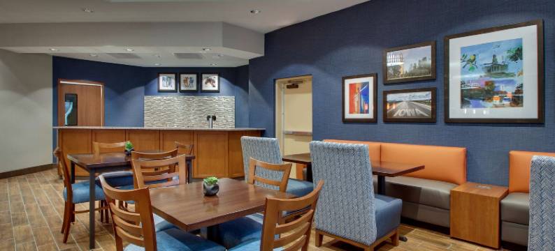 爱荷华市-克拉尔维尔德鲁里套房酒店(Drury Inn & Suites Iowa City Coralville)图片