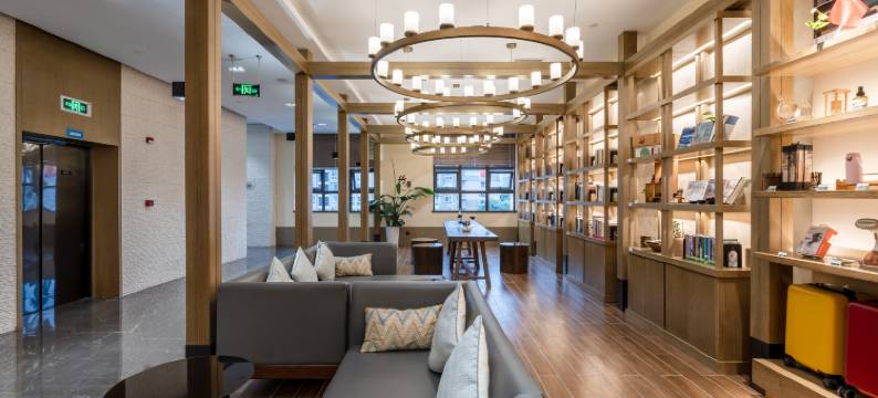 成都桐梓林火车南站亚朵酒店图片