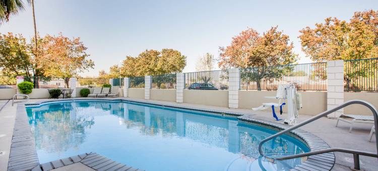 马德拉昆塔温德姆套房酒店(La Quinta Inn & Suites by Wyndham Madera)图片