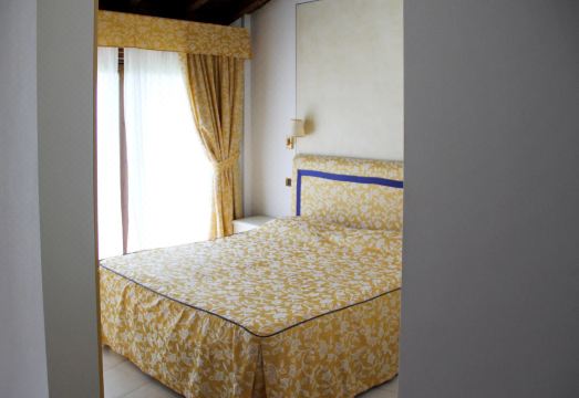 Front Lake Resort le Corti del LagoHotel Overview