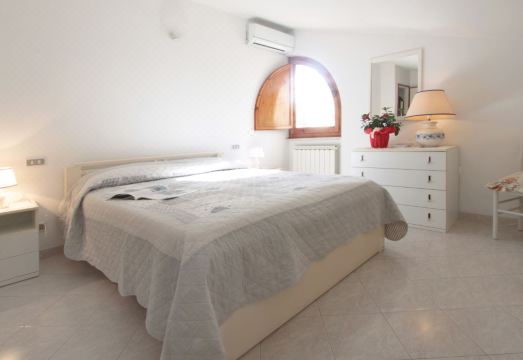 Lavinia Hotel Overview