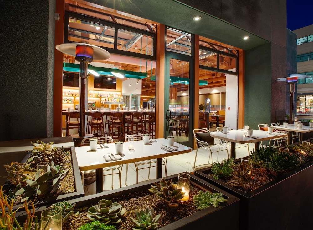 Gateway Hotel Santa Monica Over view