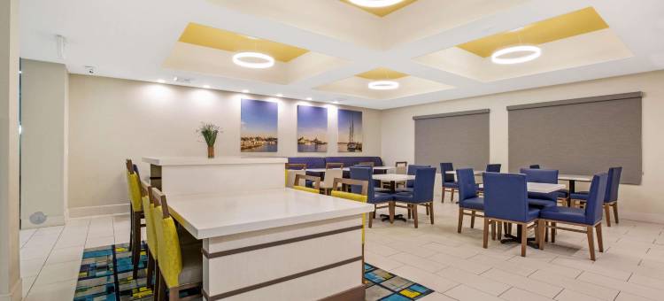 赛普拉斯东北长滩拉昆塔温德姆套房酒店(La Quinta Inn & Suites by Wyndham NE Long Beach/Cypress)图片
