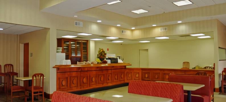 亚特兰大机场天际点酒店及套房(Four Points by Sheraton College Park Atlanta Airport)图片