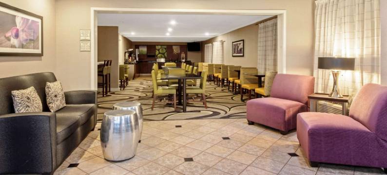 赫尔希哈里斯堡机场拉昆塔温德姆套房酒店(La Quinta Inn & Suites by Wyndham Harrisburg Airport Hershey)图片