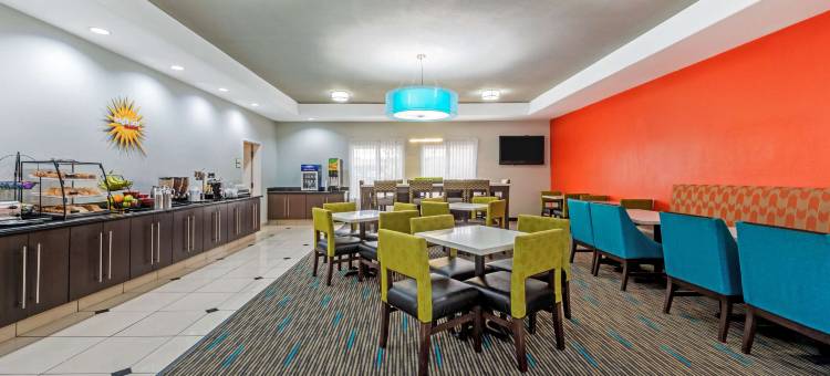 奥兰治拉昆塔温德姆套房酒店(La Quinta Inn & Suites by Wyndham Orange)图片