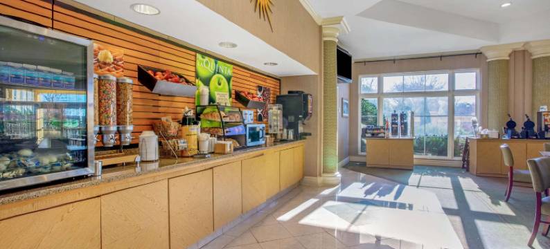 温斯顿塞勒姆拉昆塔温德姆套房酒店(La Quinta Inn & Suites by Wyndham Winston-Salem)图片