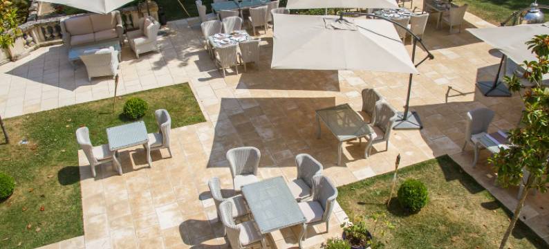 柴勒斯伯爵城堡酒店(Château des Comtes de Challes)图片