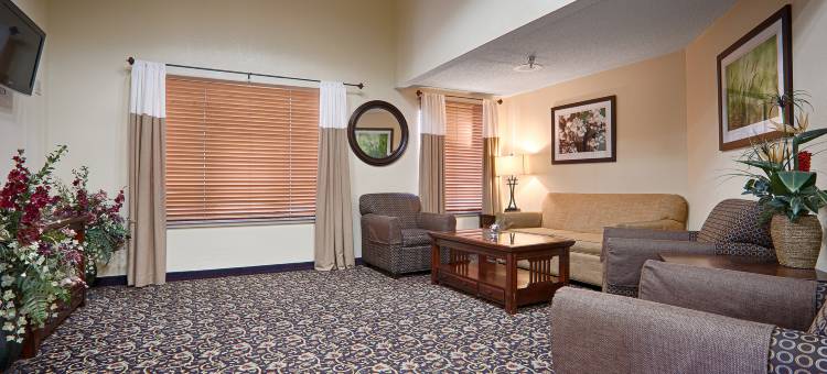 劳伦斯大学区凯艺套房酒店(Quality Inn & Suites Lawrence - University Area)图片