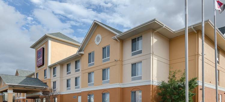 Springdale West I-49 品质酒店套房(Quality Suites Springdale West I-49)图片