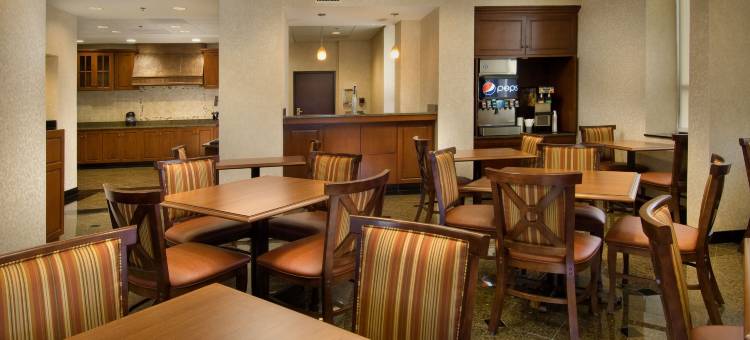 哥伦比亚体育场大道德鲁里套房酒店(Drury Inn & Suites Columbia Stadium Boulevard)图片