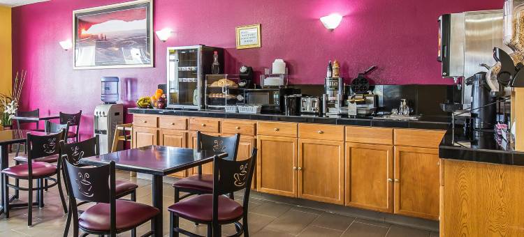 蒙蒂塞洛罗德威旅馆(Rodeway Inn & Suites)图片