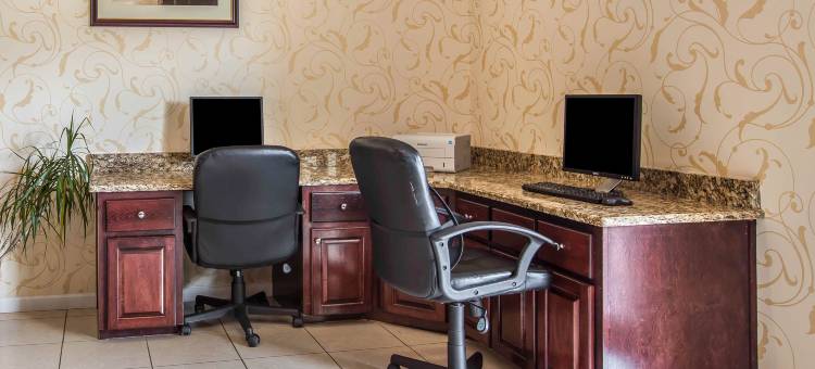 尤福拉湖附近凯艺套房酒店(Quality Inn & Suites Near Lake Eufaula)图片