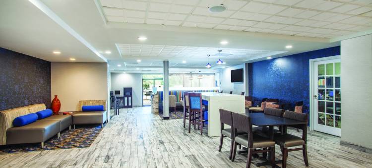 克拉丽奥波因特夏洛茨维尔酒店(Clarion Pointe Charlottesville)图片