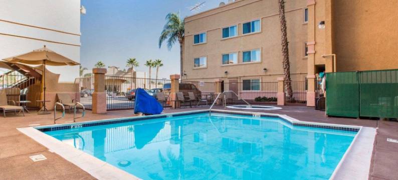 舒适套房酒店-近莫雷诺谷马奇空军预备基地(Comfort Inn & Suites Moreno Valley Near March Air Reserve Base)图片