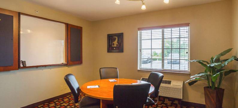 克拉克斯维尔-路易维尔北郊区套房酒店(Suburban Studios Clarksville-Louisville North)图片