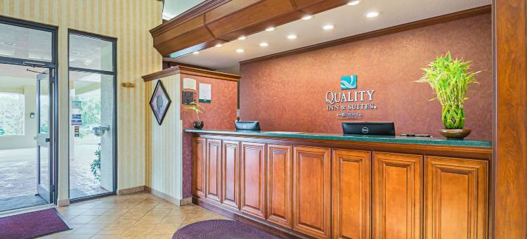 弗罗斯特堡坎伯兰凯艺套房酒店(Quality Inn & Suites Frostburg-Cumberland)图片