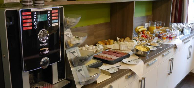 汝荷斯坦德泰利纳酒店(Ruhrstadtarena Hotel)图片