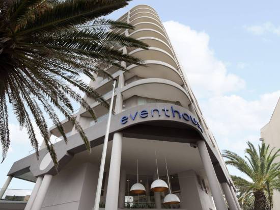 雷吉斯克羅納拉海濱酒店