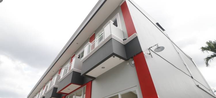 瑞德多兹酒店 - 近班贾尔马辛佳兰艾哈迈德沙亚尼(Urbanview Hotel Ava Banjarmasin by RedDoorz)图片