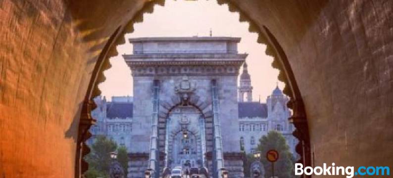 布达城堡戴安娜迷人一室公寓(Diana’s Charming Studio at the Buda Castle)图片