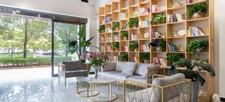 寻甸艾度酒店图片