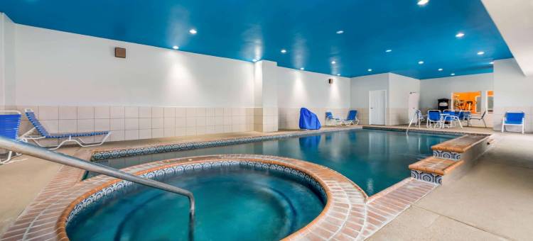 奥兰治拉昆塔温德姆套房酒店(La Quinta Inn & Suites by Wyndham Orange)图片