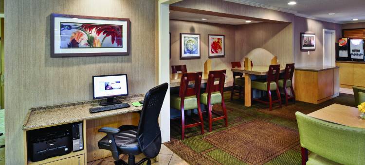 伯明翰因弗内斯拉昆塔温德姆酒店(La Quinta Inn by Wyndham Birmingham - Inverness)图片